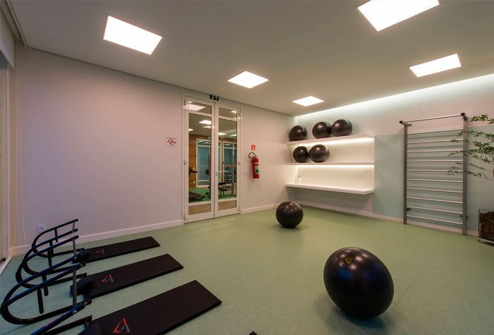 A iluminação deve ser controlada para promover a sensação de sossego e relaxamento. (foto: Reprodução/Tecnisa)
